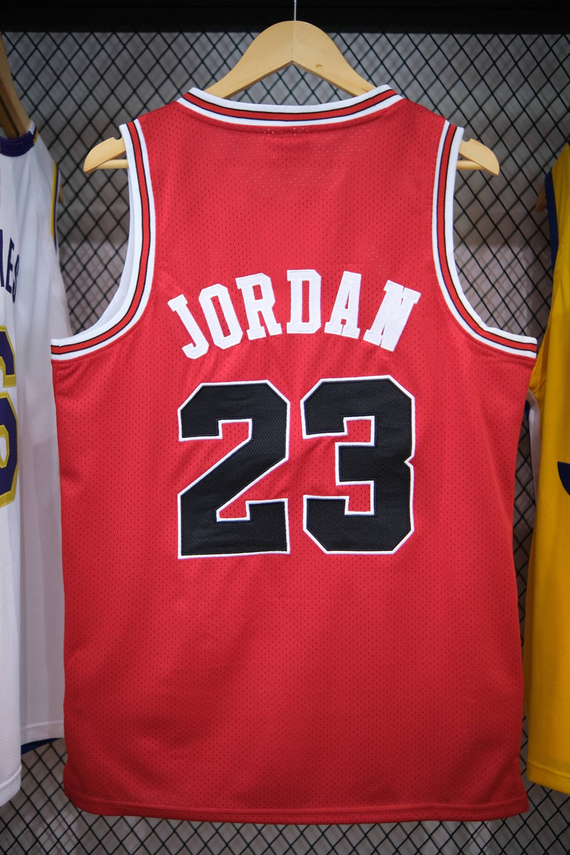 Regata NBA Retrô - Chicago Bulls 1984/85 Mitchell & Ness