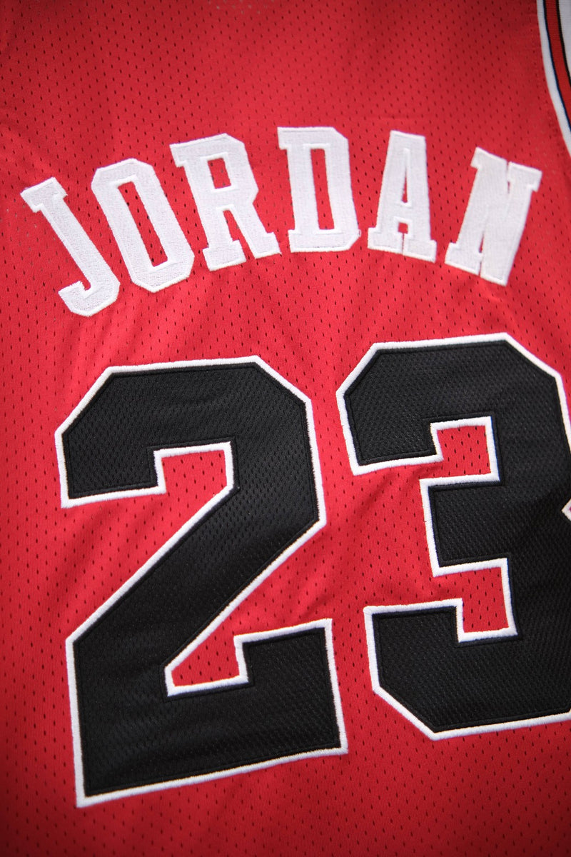 Regata NBA Retrô - Chicago Bulls 1984/85 Mitchell & Ness