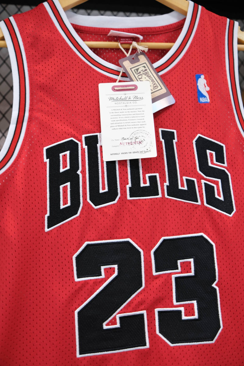 Regata NBA Retrô - Chicago Bulls 1997/98 Mitchell & Ness