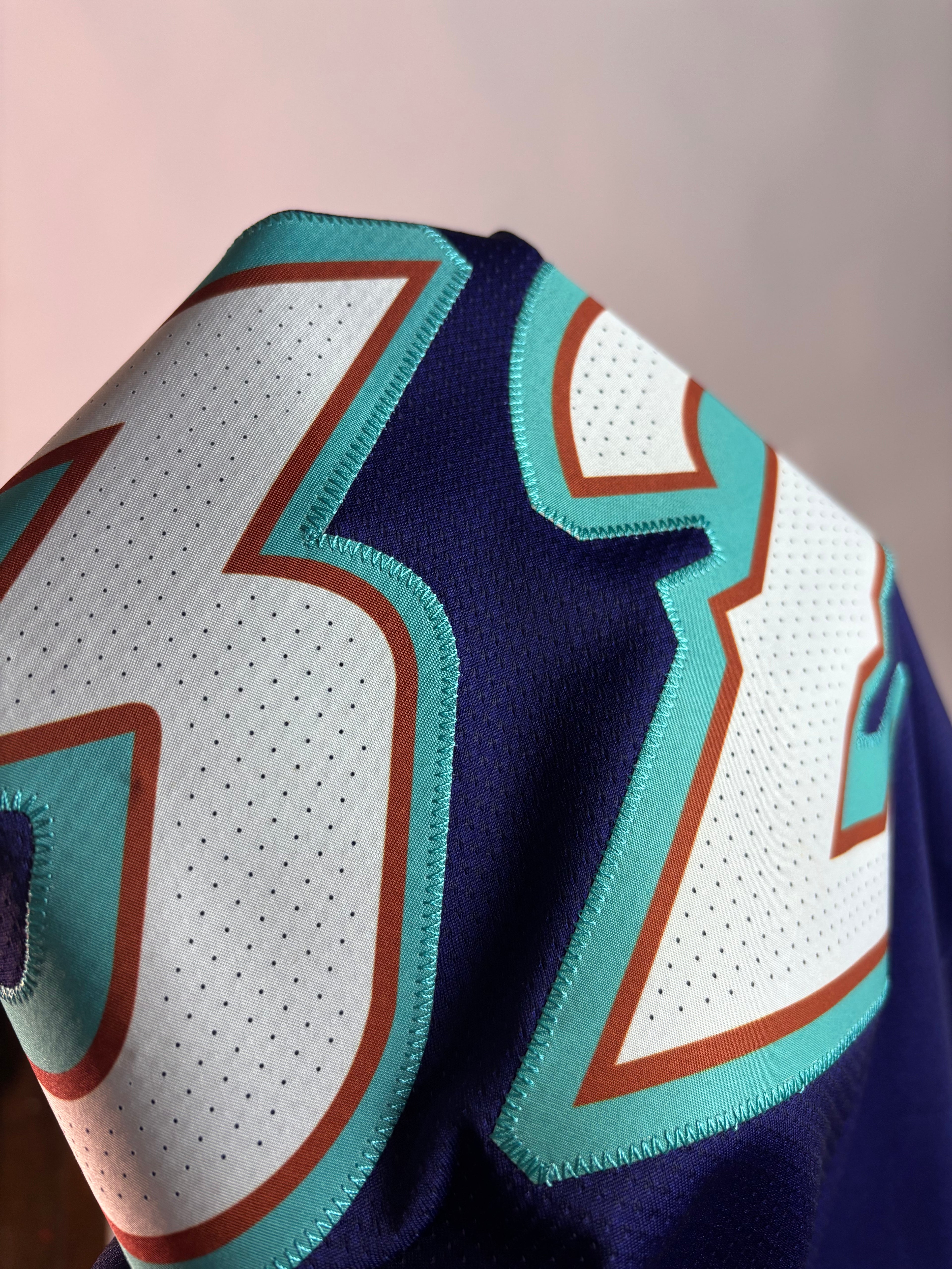 Regata NBA - Utah Jazz Classic Edition 22/23 Authentic Version | PRONTA ENTREGA #MALONE Lendas Autênticas