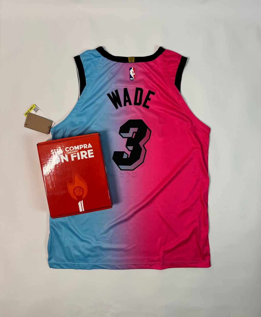 Regata NBA - Miami Heat City Edition 22/23 Authentic Version | PRONTA ENTREGA #WADE Lendas Autênticas