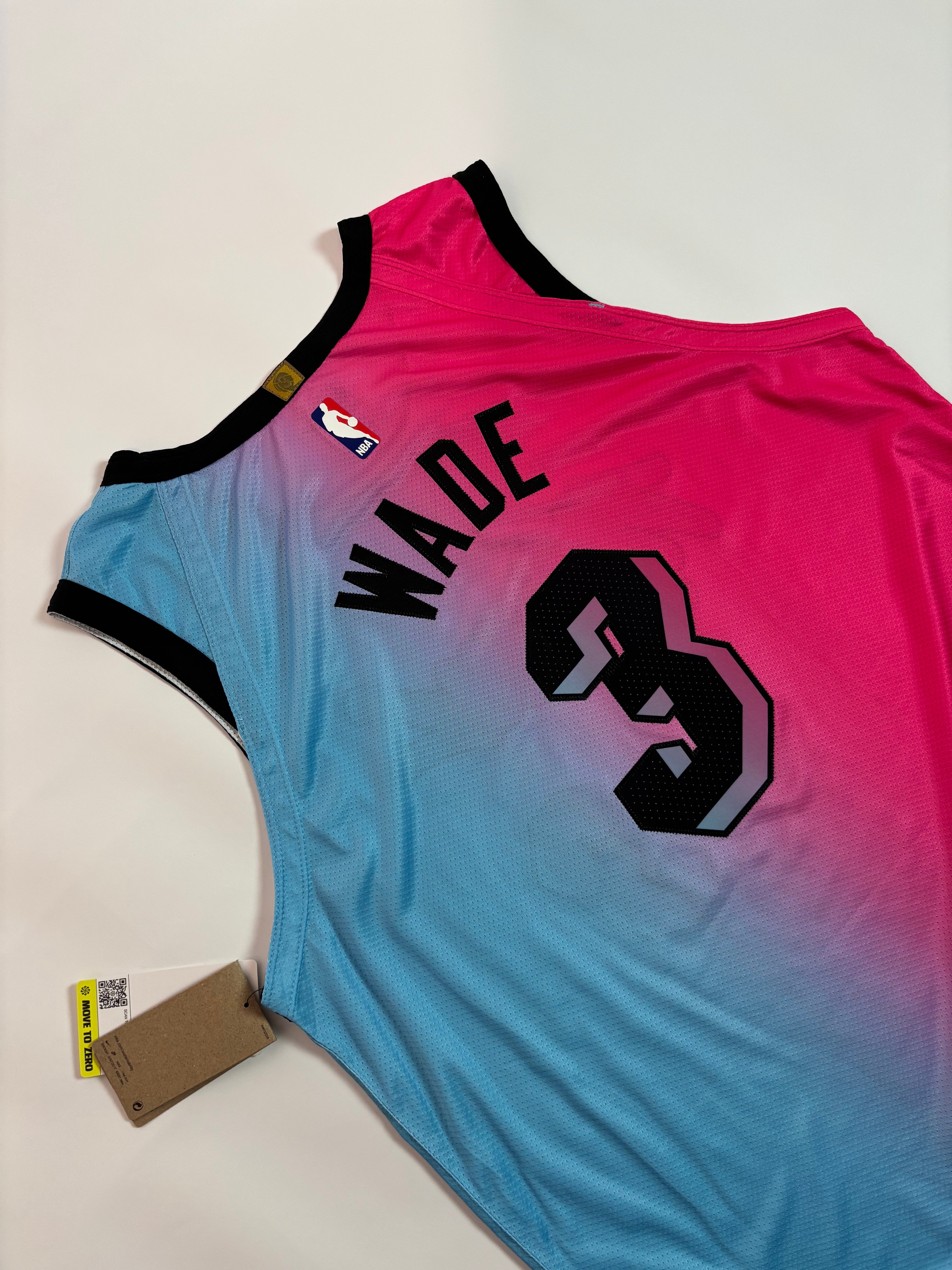 Regata NBA - Miami Heat City Edition 22/23 Authentic Version | PRONTA ENTREGA #WADE Lendas Autênticas