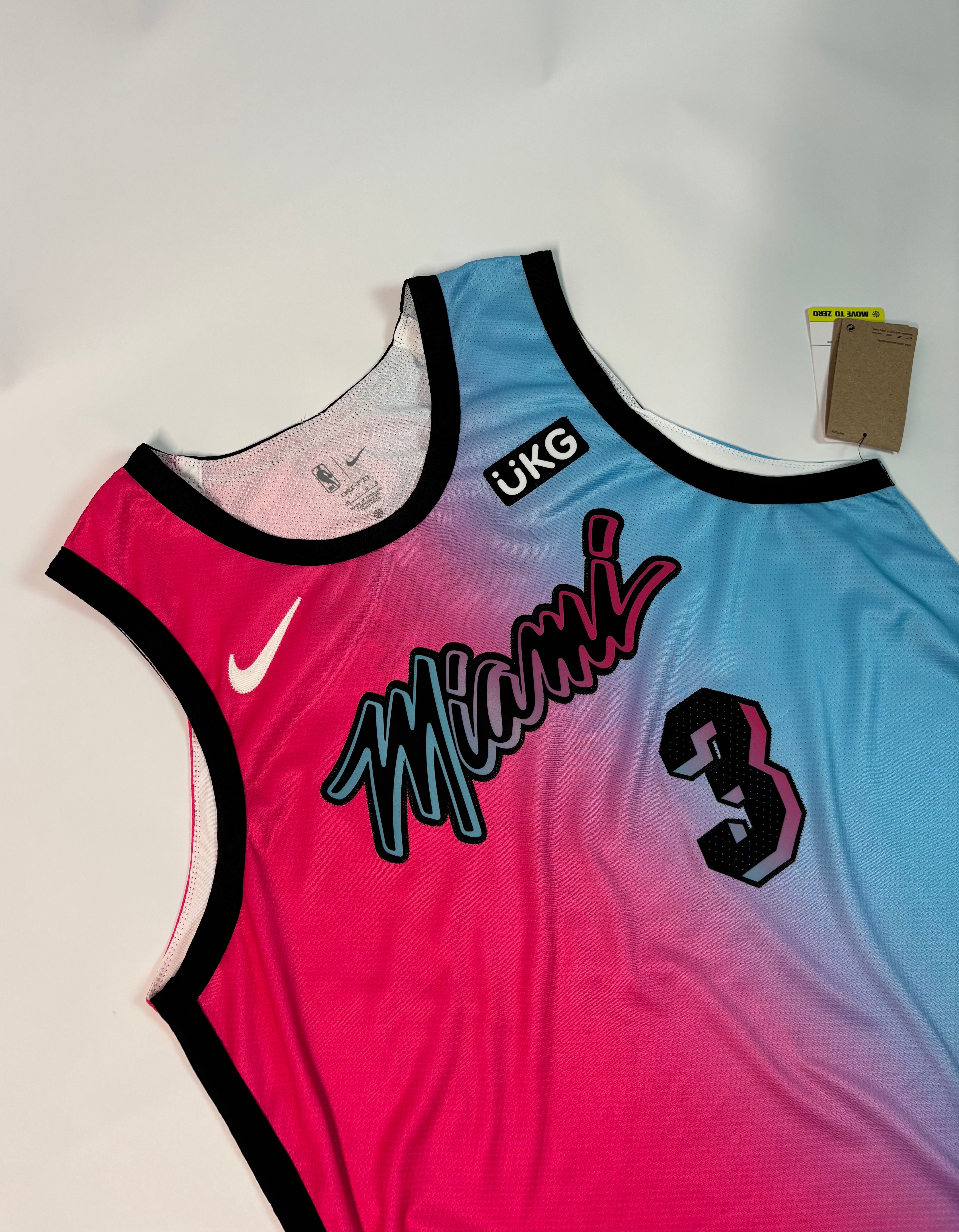 Regata NBA - Miami Heat City Edition 22/23 Authentic Version | PRONTA ENTREGA #WADE Lendas Autênticas