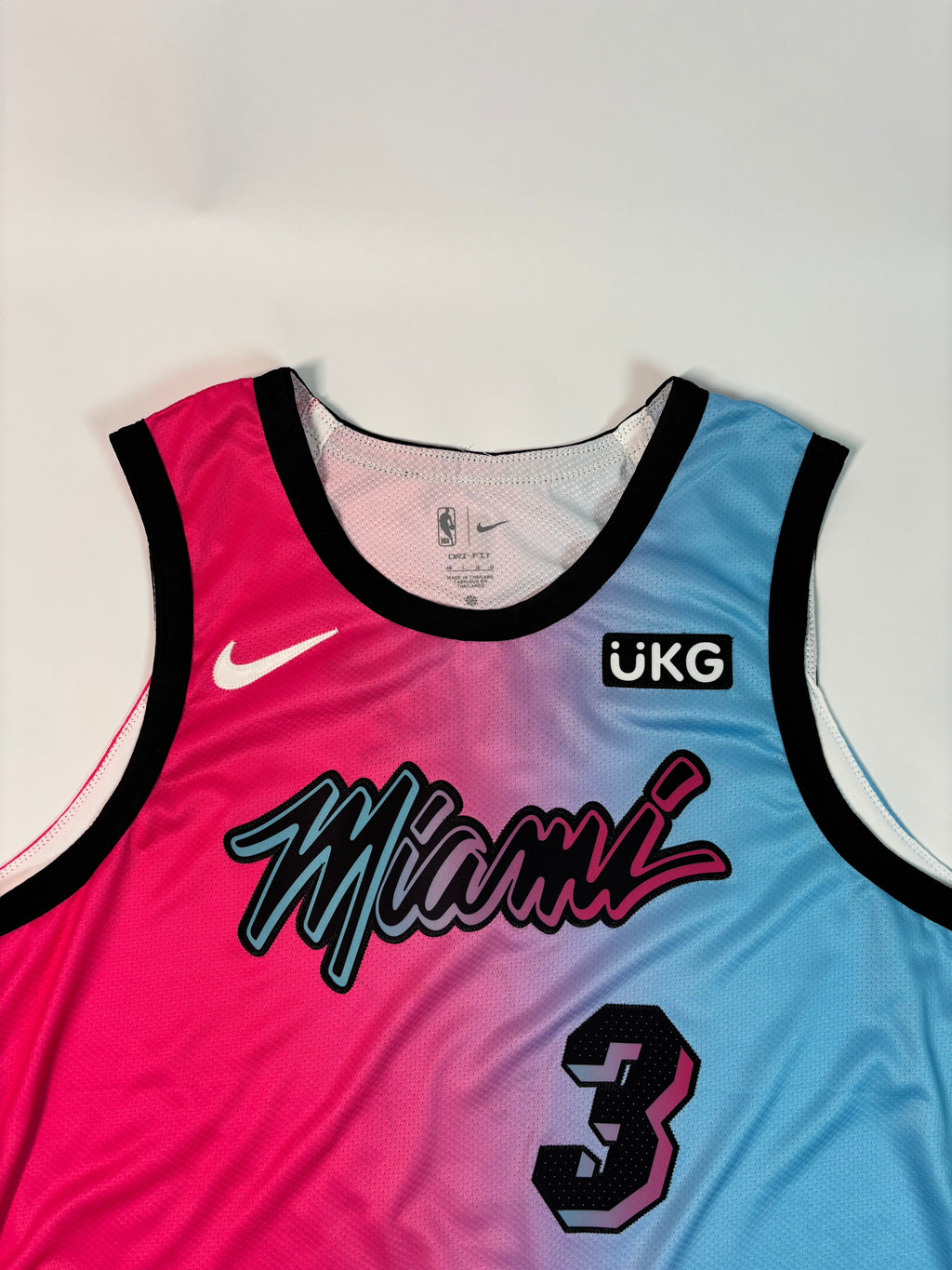 Regata NBA - Miami Heat City Edition 22/23 Authentic Version | PRONTA ENTREGA #WADE Lendas Autênticas
