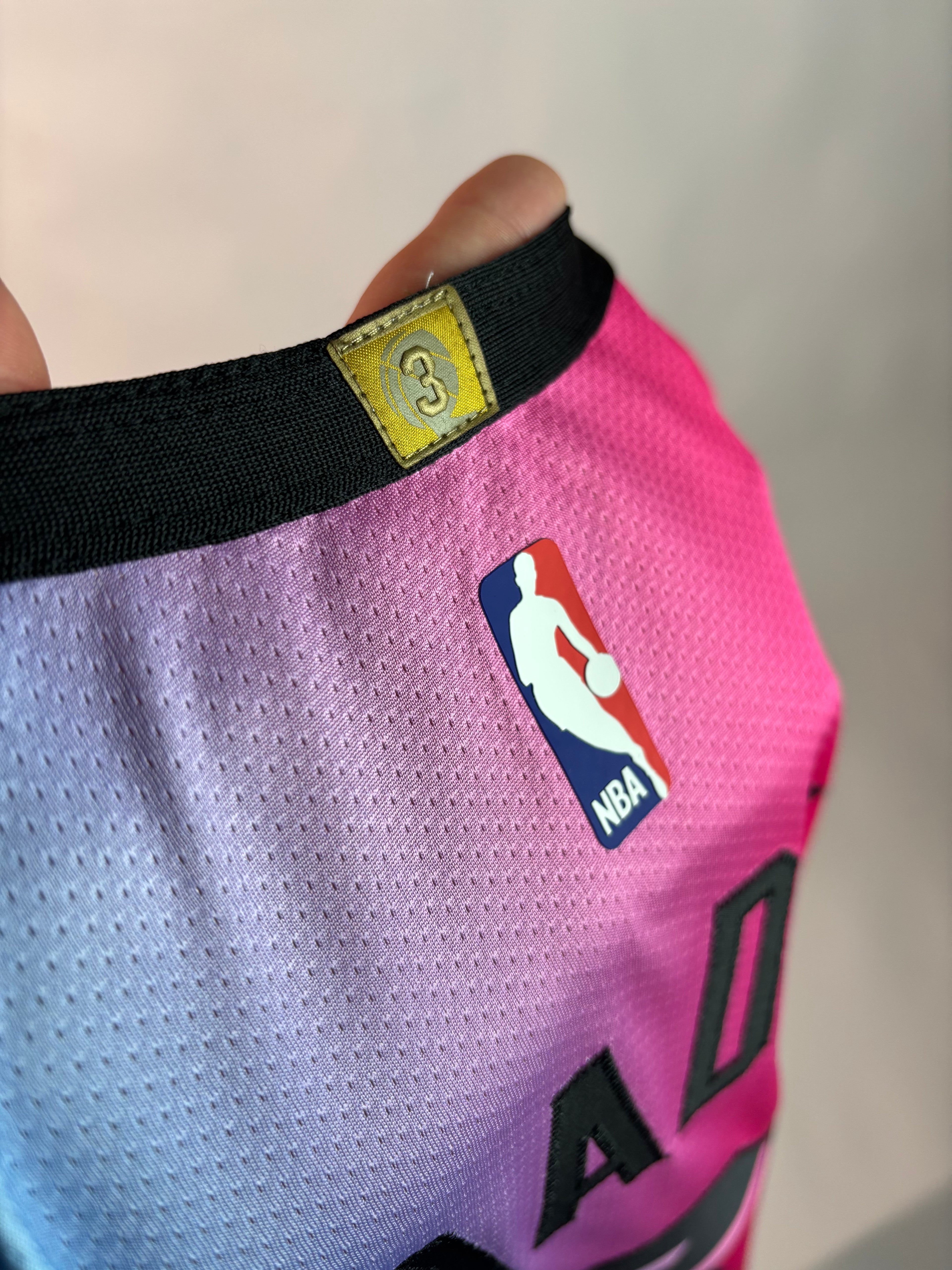 Regata NBA - Miami Heat City Edition 22/23 Authentic Version | PRONTA ENTREGA #WADE Lendas Autênticas