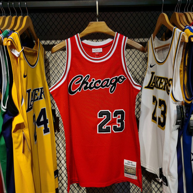 Regata NBA Retrô - Chicago Bulls 1984/85 Mitchell & Ness
